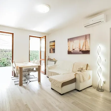 Lejlighed Cozy In With Kitchen Bardolino